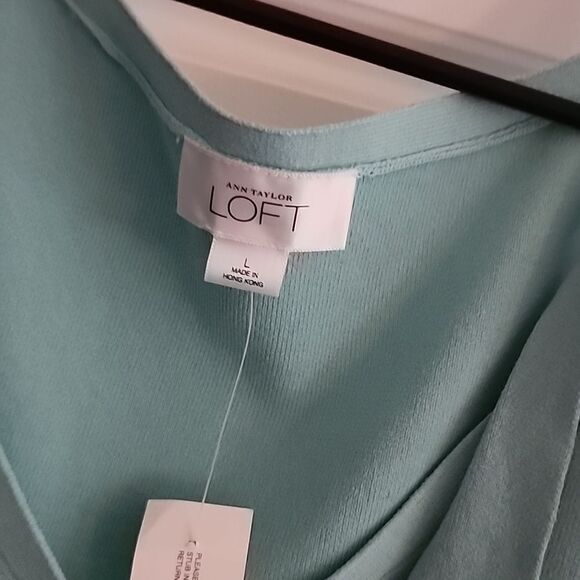 Ann Taylor Loft V-neck Top NWT - Picture 2 of 9